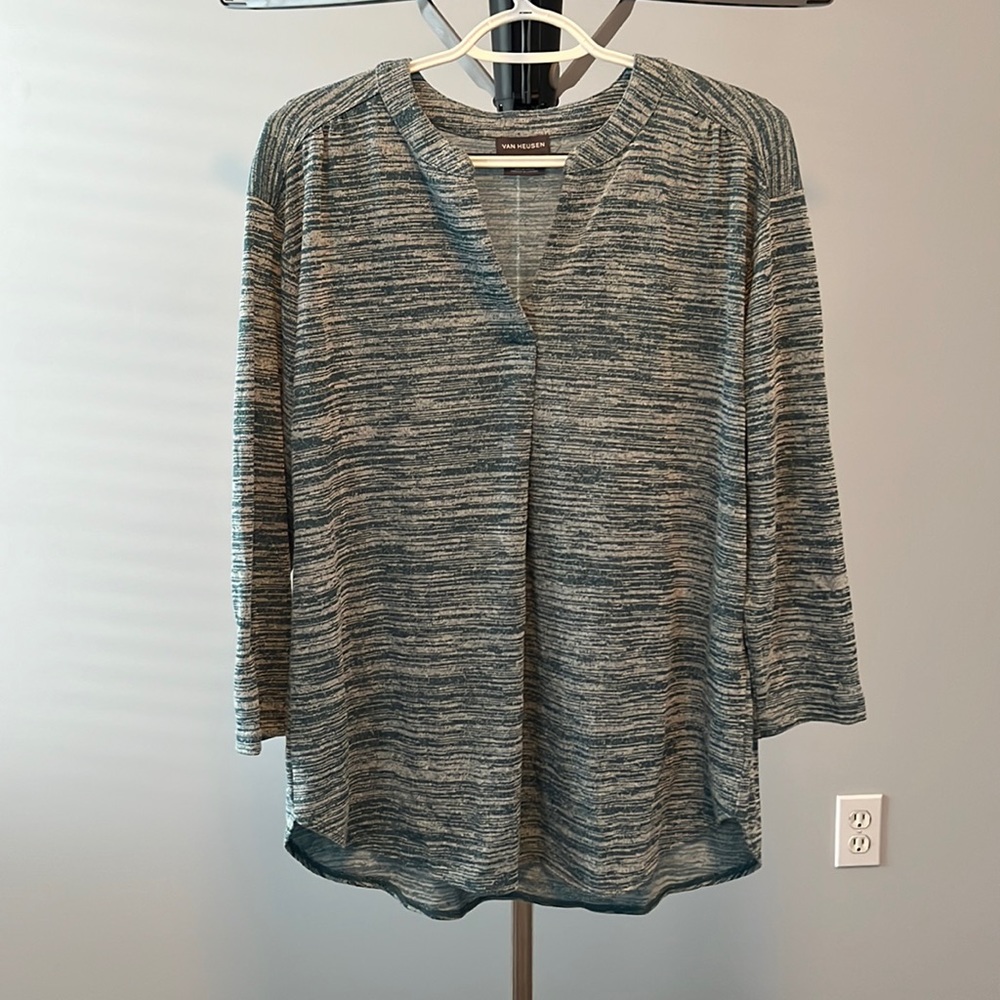 V neck and pleat detail blouse